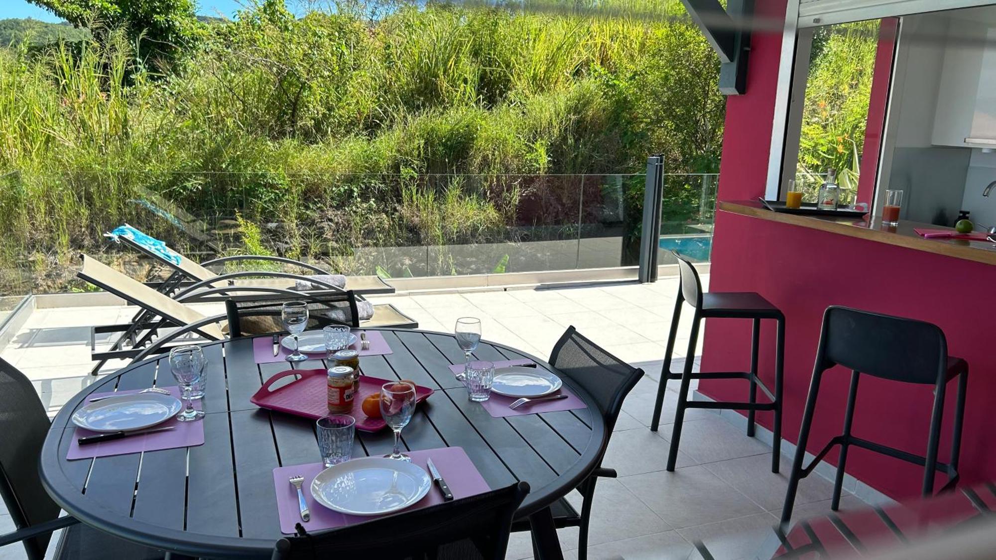 La Villa Jalna Grenadine Deux Chambres Et Piscine Privee Ле-Труаз-Иле Экстерьер фото